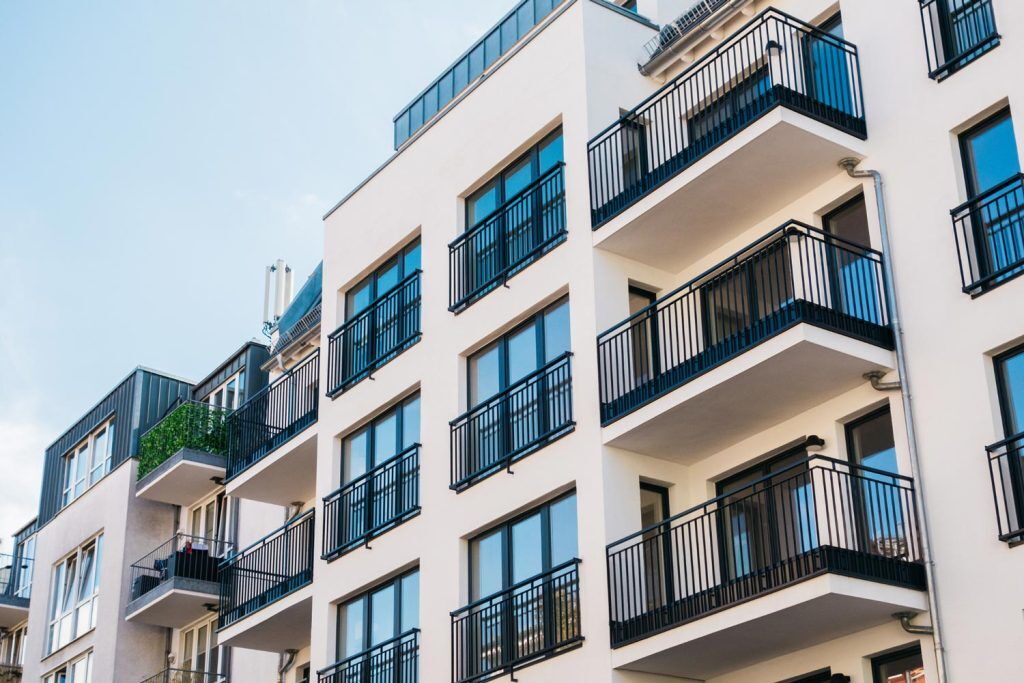 A tall apartment building